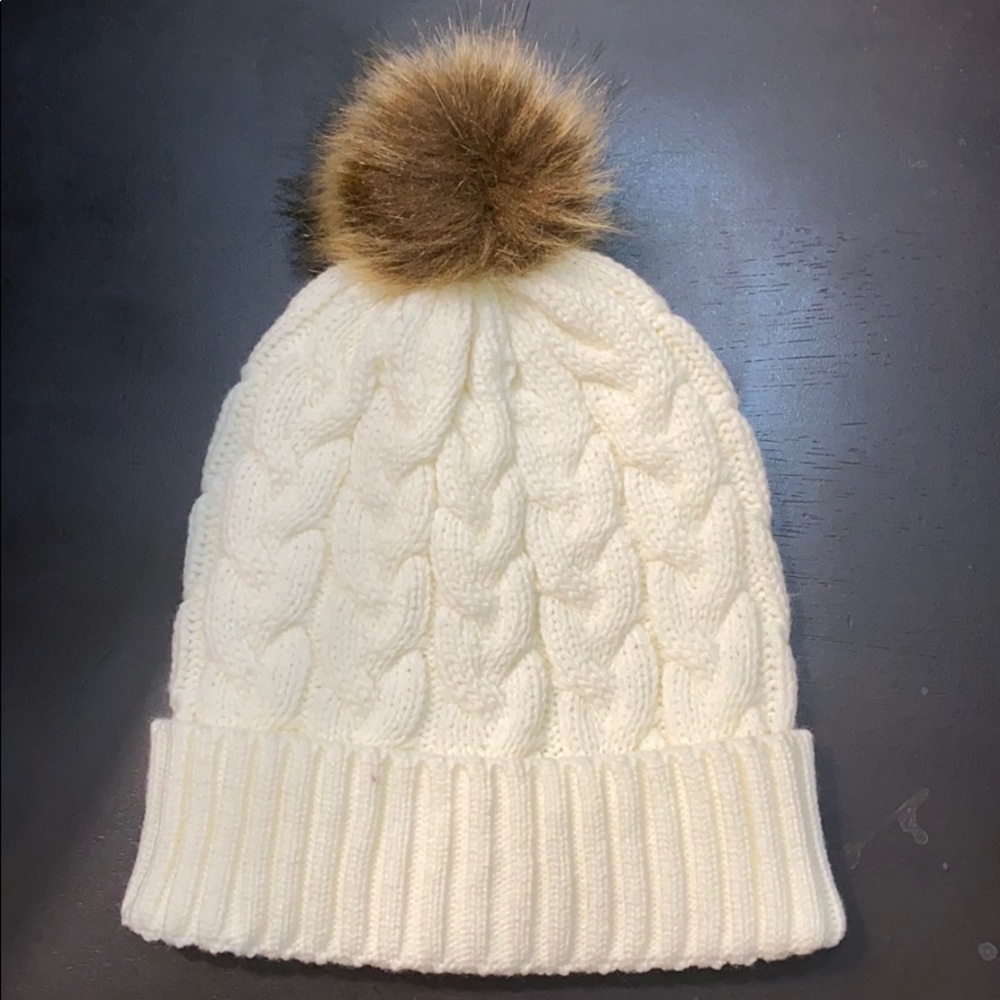 White knitted Beanie